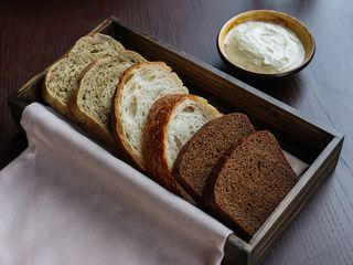 Хлібний кошик з маслом ДорБлю (200g)