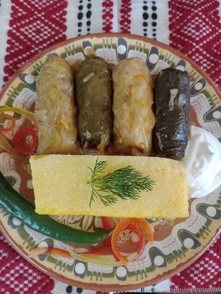 Sărmăluţe cu mămăliguţă