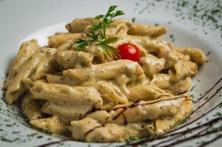 Pašta piletina u pesto sosu  400gr