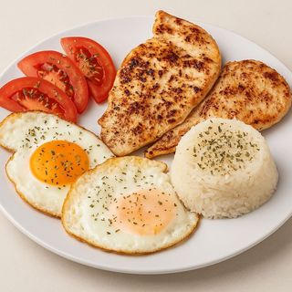Pechuga de pollo con arroz y huevos