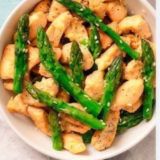 Pollo Con Espárragos Frescos