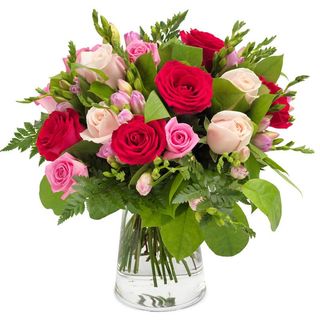 Buchet roz trandafiri si frezii 