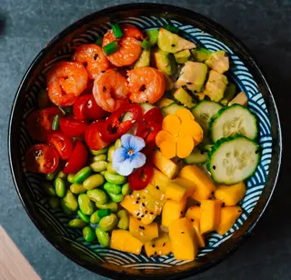 Poke bowl z krewetkami