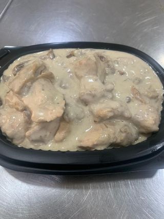 Pollo con salsa de queso