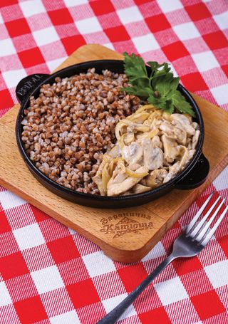 Курка з печерицями з гречаною кашею (100/150г)