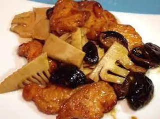 Pescado Con Setas Chinas Y Bambú