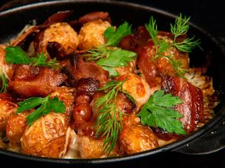 Картопля запечена з сиром та беконом (320г)