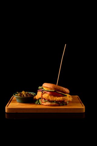 Бургер со рваной говядиной острый