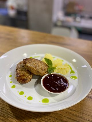 Котлеты из Курицы с пюре  (280 гр.)