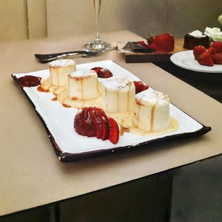 Сирники з соусом Сабайон (220г)