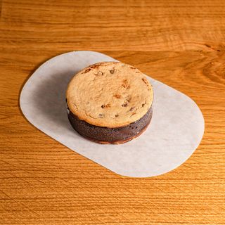 Biscotto gelato grande al cioccolato fondente