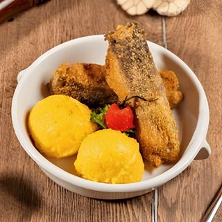 Crap prăjit cu mămăliguță