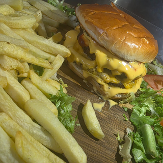 Dublu cheeseburger Faretti