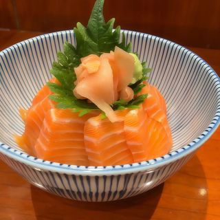 38S sashimi de salmón