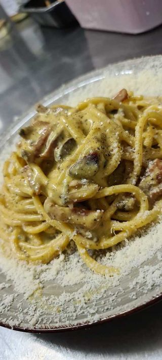 Spaghetti Carbonara Con Trufa