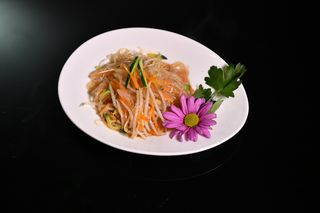 57. Spaghetti di soia in brodo con verdura mista