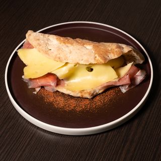 Panino speck ed emmenthal