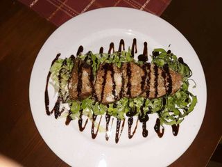 Muşchi de vită pe pat de salată verde