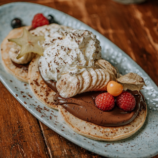 PANCAKES CON  NUTELLA Y PLÁTANO