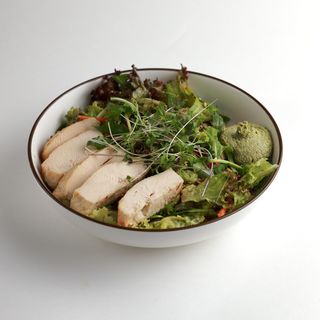 გრილზე შემწვარი ქათმის სალათი