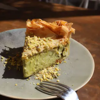 PISTACCHIO BAKLAVA CHEESECAKE