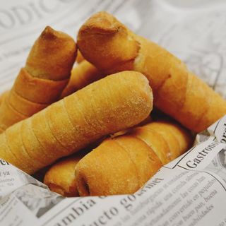 5 TEQUEÑOS DE QUESO