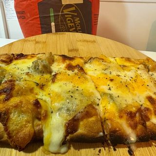 Pinsa romana Cuatro Quesos