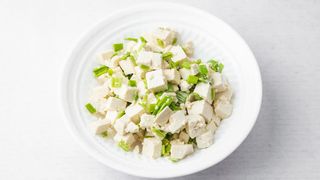 12. Sir tofu sa prazilukom salata 