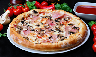 Pizza Prosciutto e funghi