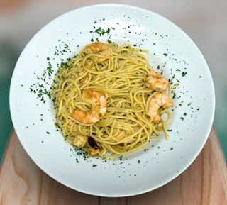 Espaguetis pil pil con gambas