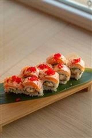 Flame salmon roll