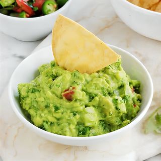 Guacamole con pomodoro e nachos