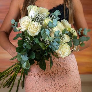 Ramo de 12  Rosas Blancas