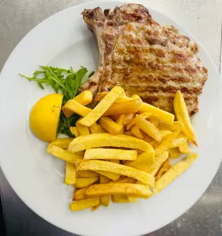 BRACIOLA DI MAIALE + PATATINE TAGLIATA AL COLTELLO