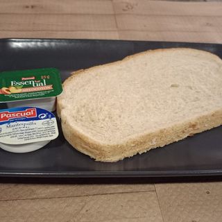 Pan Tostado Con Mantequilla Y Mermelada Con Café