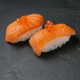 Niguiris de salmón con ikyura