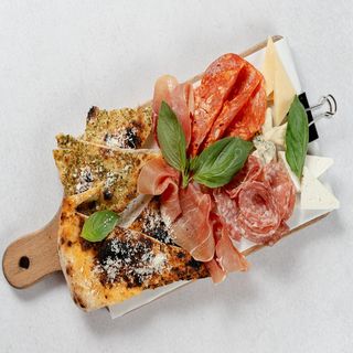 1.FOCCACIA CON TAGLIERE 