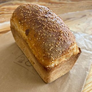 Chleb pszenny z cebulką prażoną 