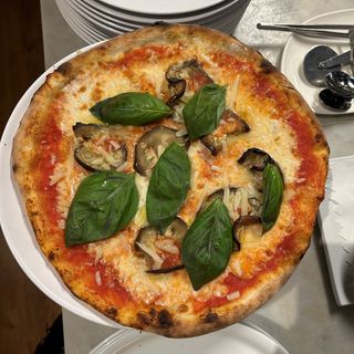 Pizza parmigiana (30 cm.)