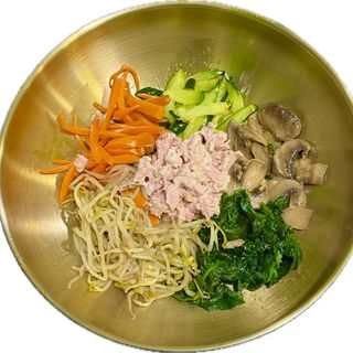 Bibimbap con tonno e verdure
