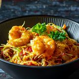 Fideos Singapur Con Char Siu Y Langostinos