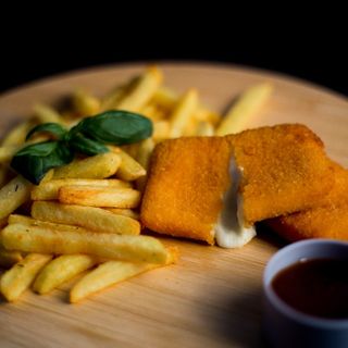 Meniu 3buc cașcaval pane+Sos Usturoi