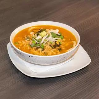 Ramyun cu fructe de mare