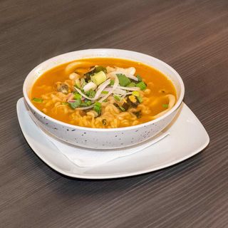 Ramyun cu fructe de mare