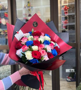 #24. 30 ფერადი პრემიუმ ხარისხის ჰოლანდიური ვარდის თაიგული