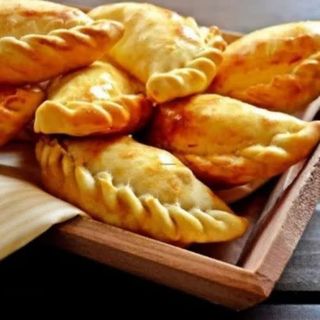 Oferta 4 Empanadas + 1 Bebida 