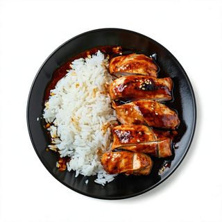 32. Pollo Envuelto Con Arroz En Salsa De Soja