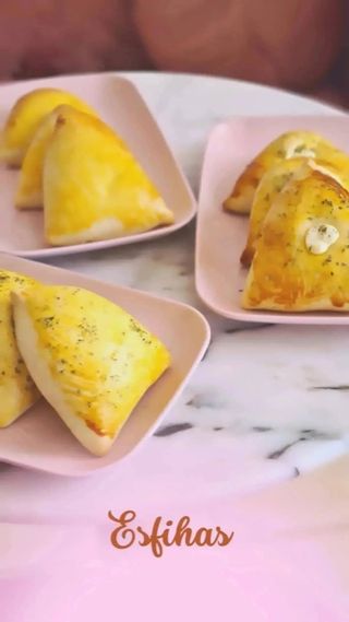 Esfiha Frango com Catupiry 