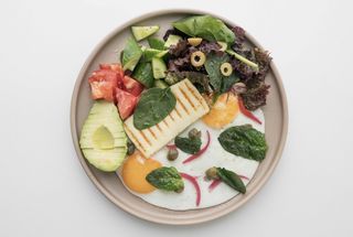 Глазунья с халуми и авокадо