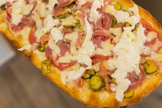 Pizza pancetta e zucchine L